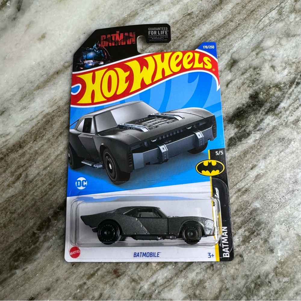 Batmobile - HOT WHEELS - 2022